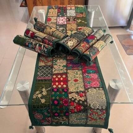 Heritage Thread Table Runner and 6 Mats Set