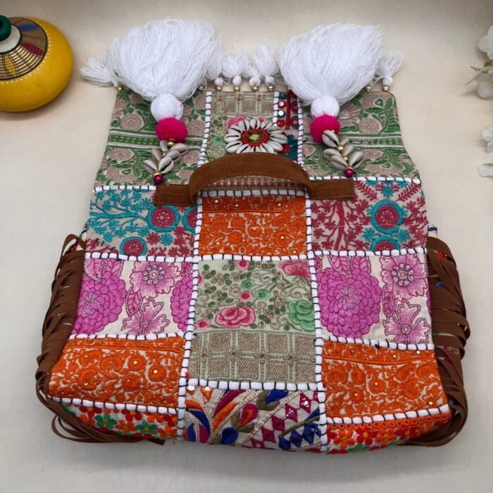 Vastra Vaarta Banjara Bag - Image 4