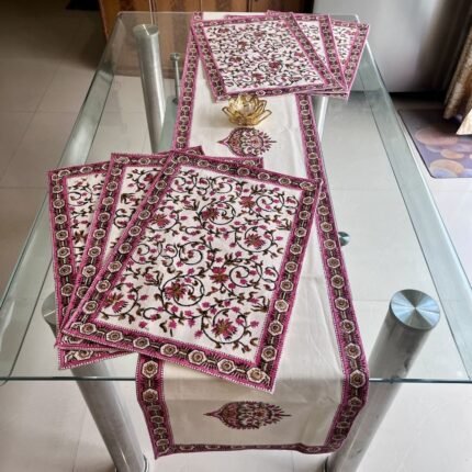 Gulabi Belvatika 7-Piece Dining Table Set (Table Runner and 6 Mats)