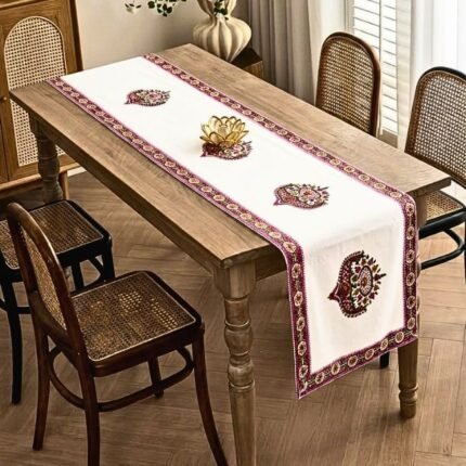Gulabi Belvatika Table Runner – Pink Vine