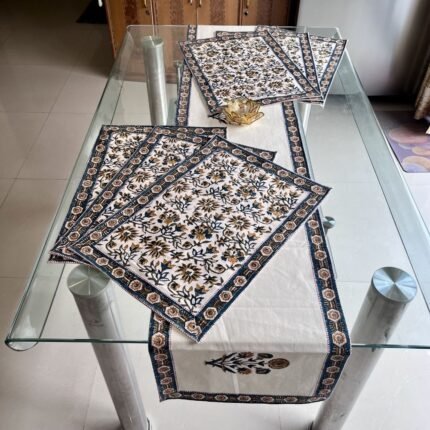 Neel Aangan Jaal 7-Piece Dining Table Set (Table Runner and 6 Mats)