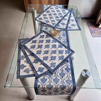 Neel Darbar Buti 7-Piece Dining Table Set (Table Runner and 6 Mats)