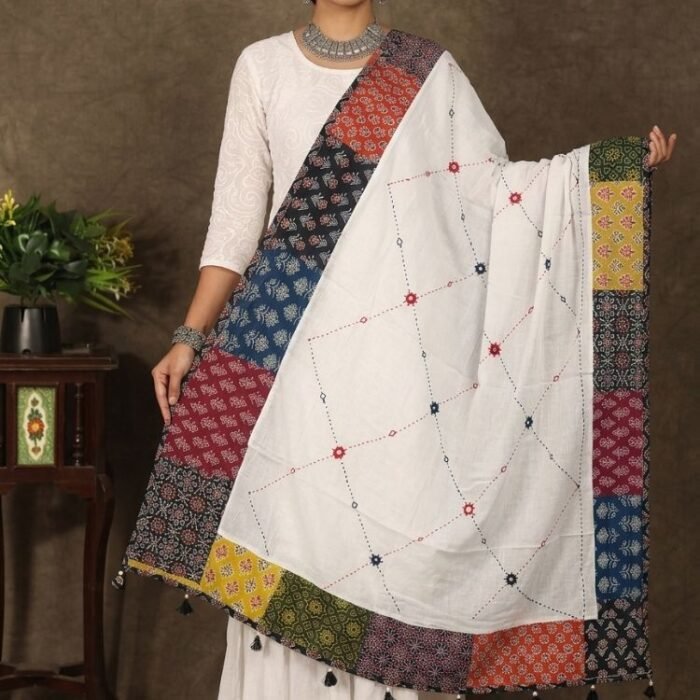 Khaas Kaarigari Ajrakh Cotton Dupatta - Image 4