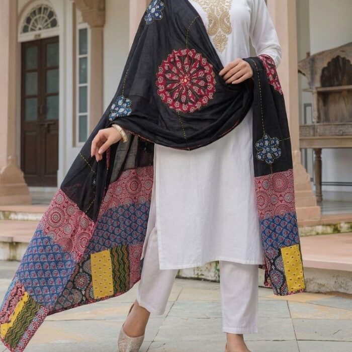 Maharani Motif Ajrakh Cotton Dupatta - Image 3