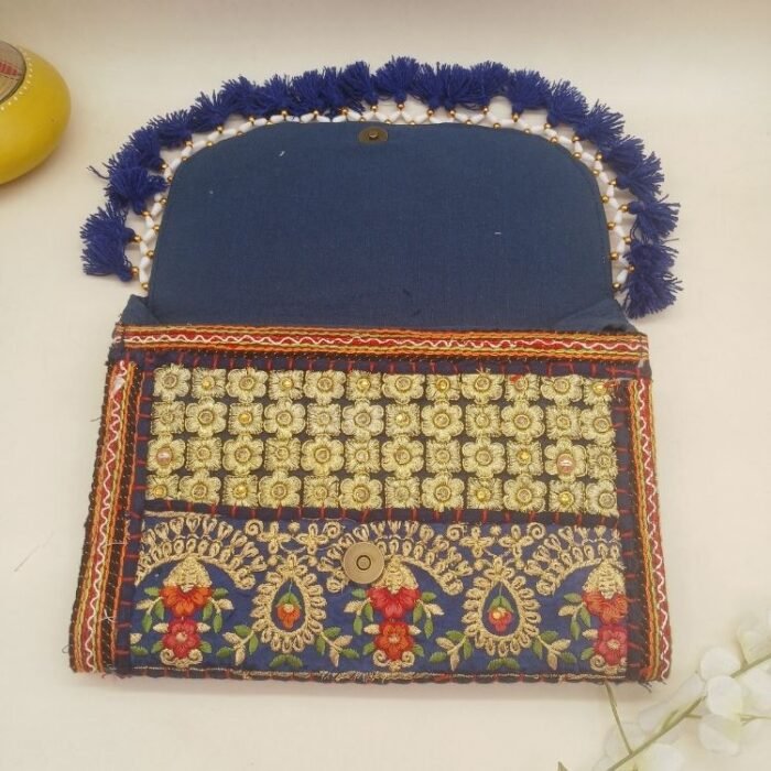 Neelambara Sling Bag - Image 5