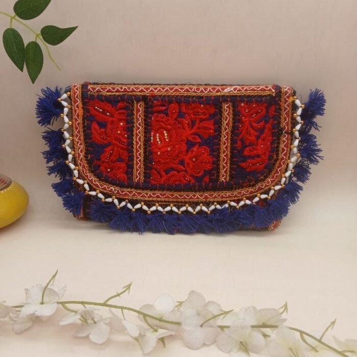 Nomad Nest Sling Bag - Image 3