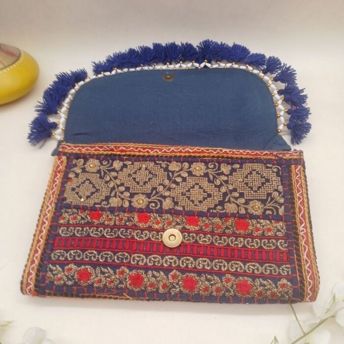 Nomad Nest Sling Bag - Image 4