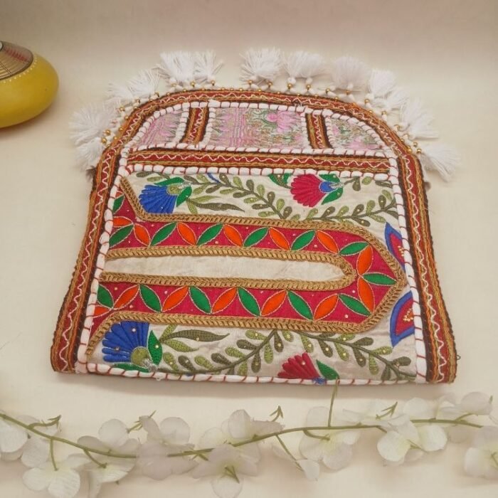Wander Woven Sling Bag - Image 4