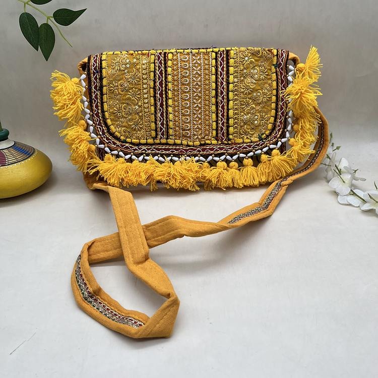 Sarson Fields Banjara Sling Bag 1 Sarson Fields Banjara Sling Bag - With strap